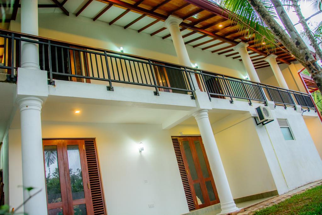 Villa White Hikkaduwa Exterior photo
